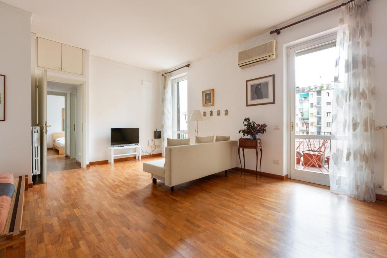 Cozy Apt With Balcony - Porta Romana District Milano Esterno foto
